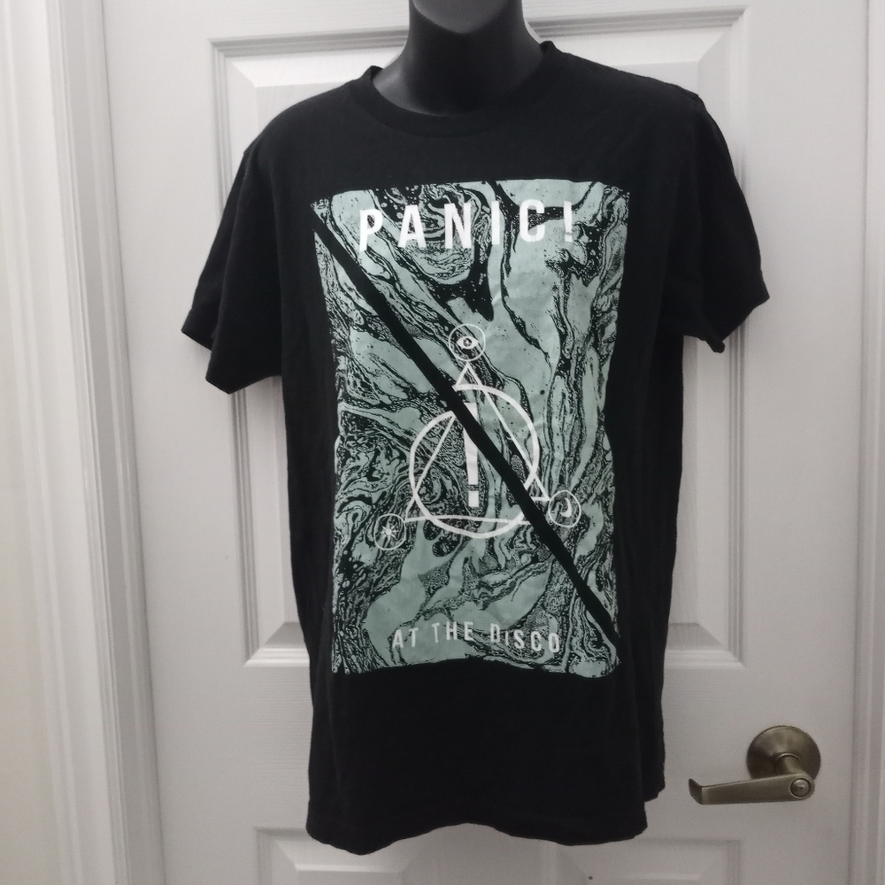 👠PANIC AT THE DISCO tshirt (One Of My Favs!)👠
